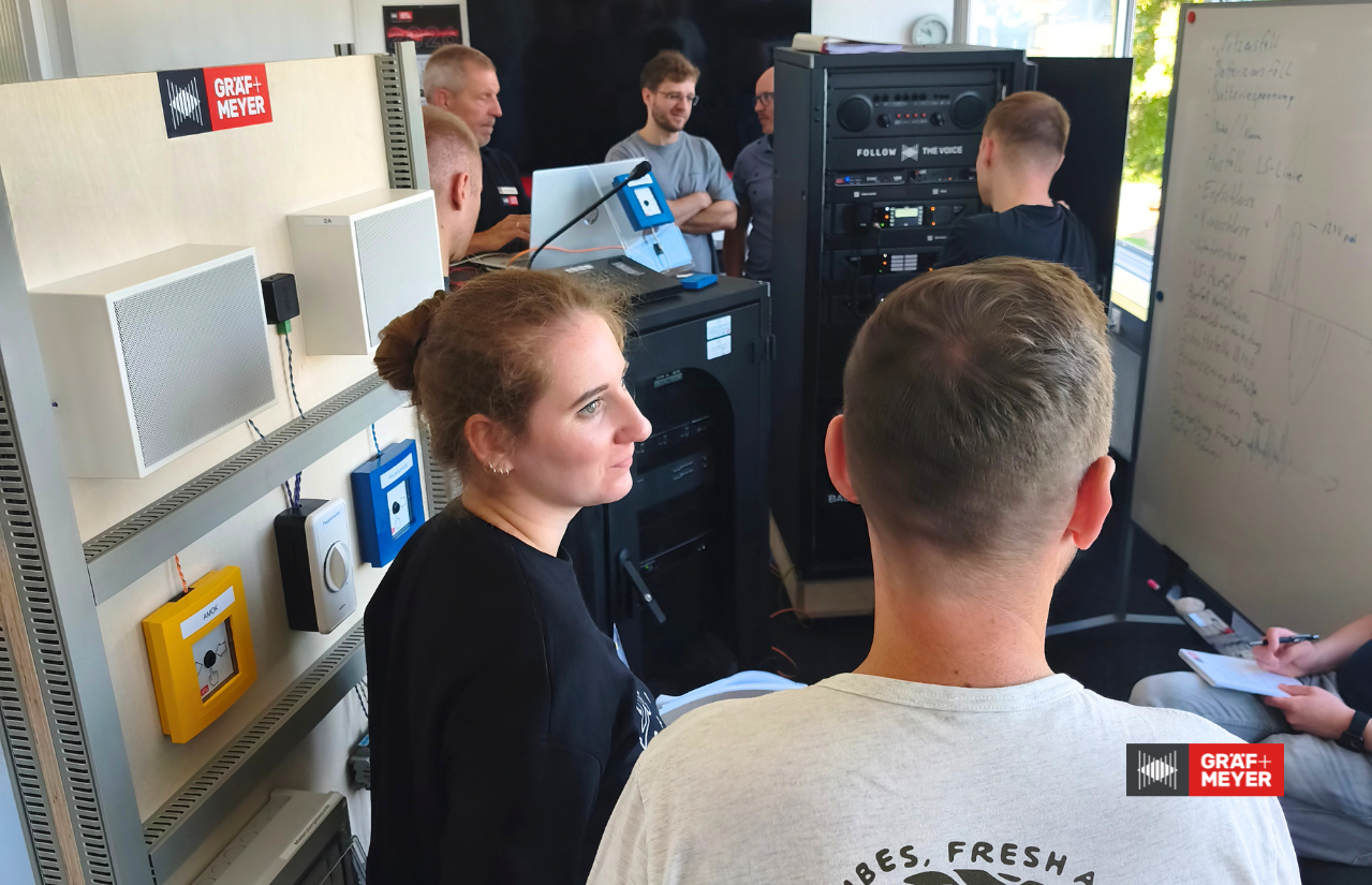 Participants of the foundation training course for inspection experts during hands-on exercises on a fire detection and voice alarm system.